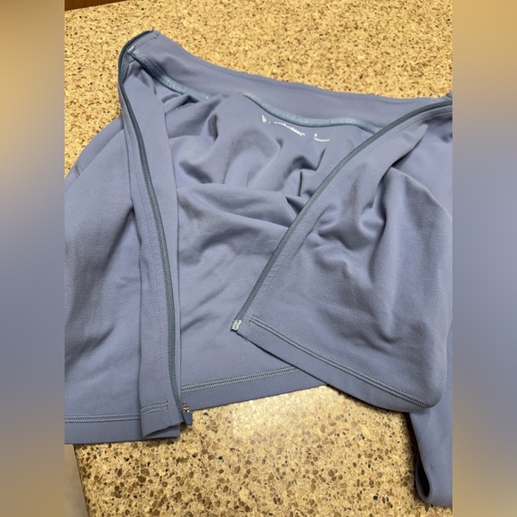 Aritzia TNA Butter Limit Zip-Up - Picture 11 of 16